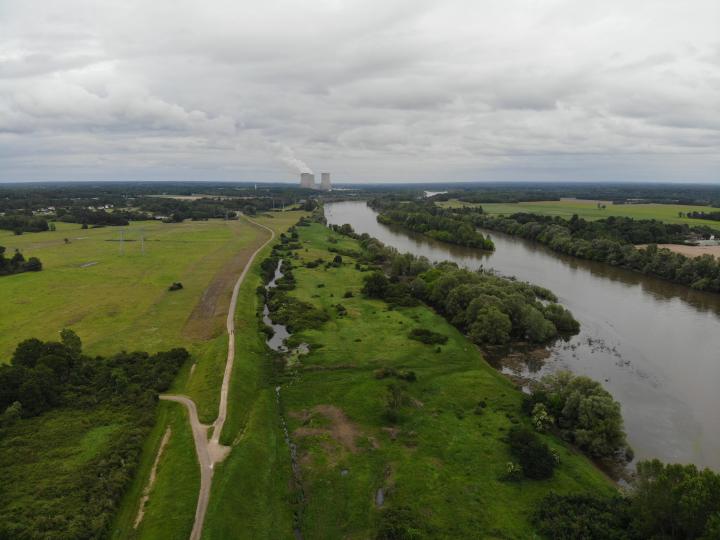 Vue aérienne de la Loire à proximité du CNPE de Dampierre-en-Burly dans le cadre d’une étude de modélisation de l’inondation en cas de brèches dans les digues 