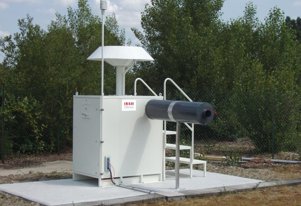 Station à très grand débit de filtration d’air du réseau OPERA-Air de l’IRSN dédiée à la détection de radionucléides à l’état de traces dans l’atmosphère